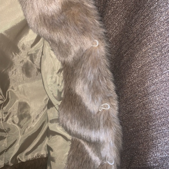 Faux fur vest - Picture 5 of 8